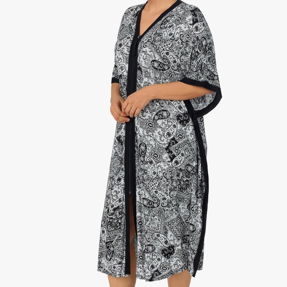 Ellen Tracy Plus Size Wide-Sleeve Printed Caftan - White Grid - Picture 2 of 5